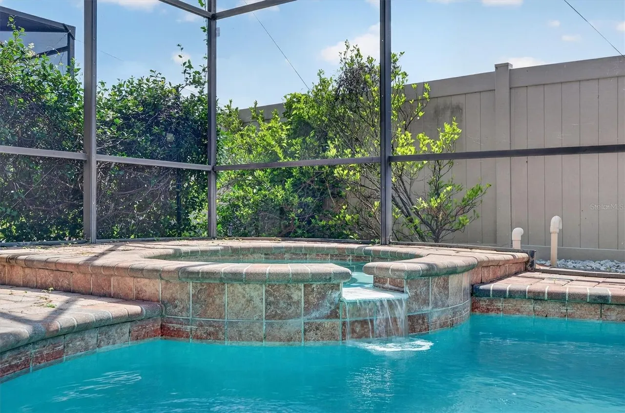 Slide show image of the Orlando Florida Home for Sale 41