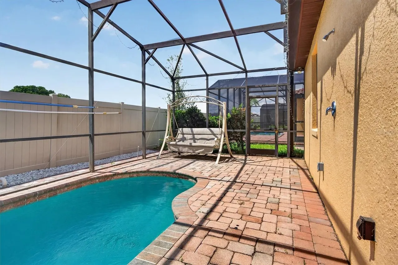 Slide show image of the Orlando Florida Home for Sale 43