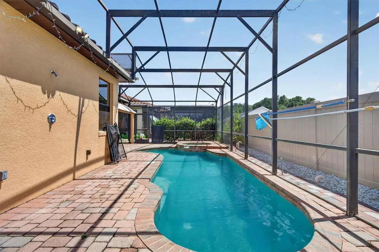 Slide show image of the Orlando Florida Home for Sale 44