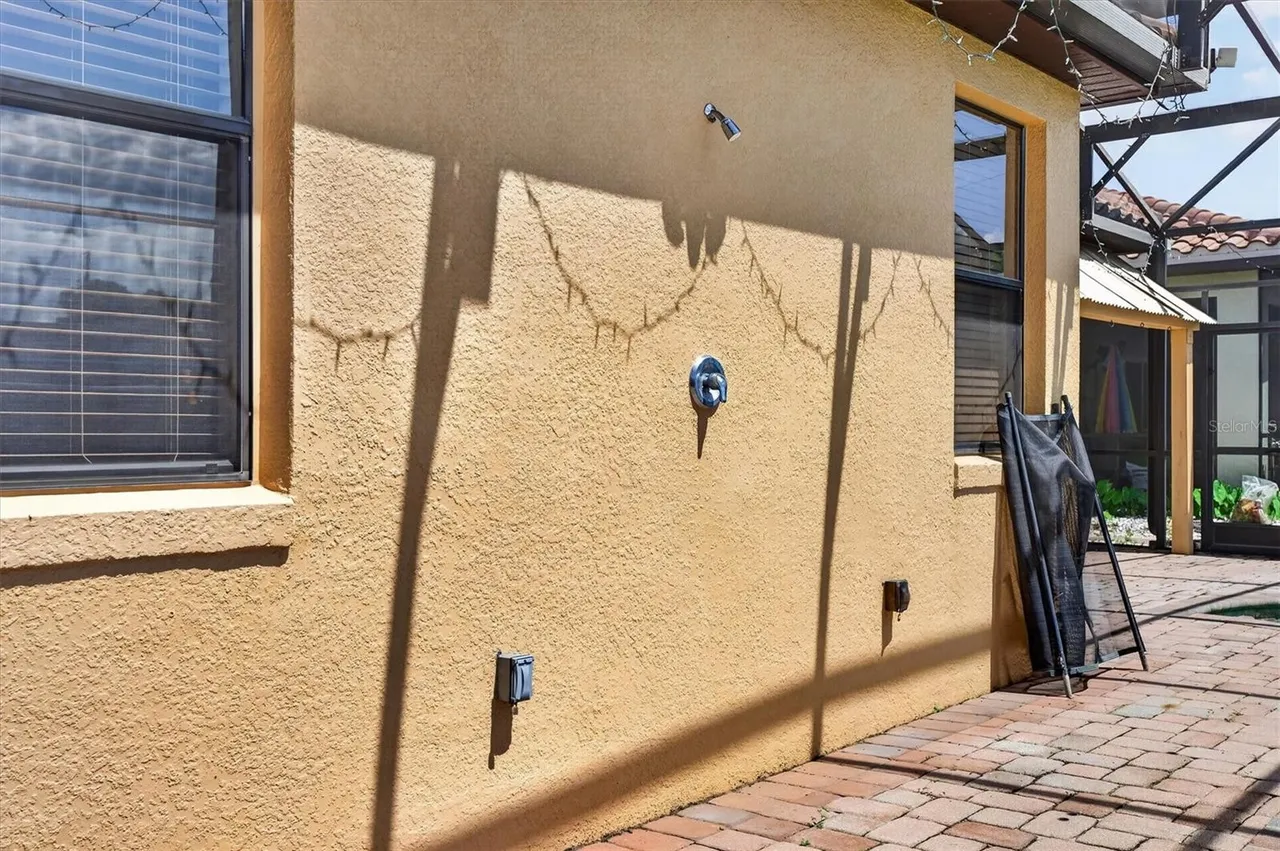 Slide show image of the Orlando Florida Home for Sale 45