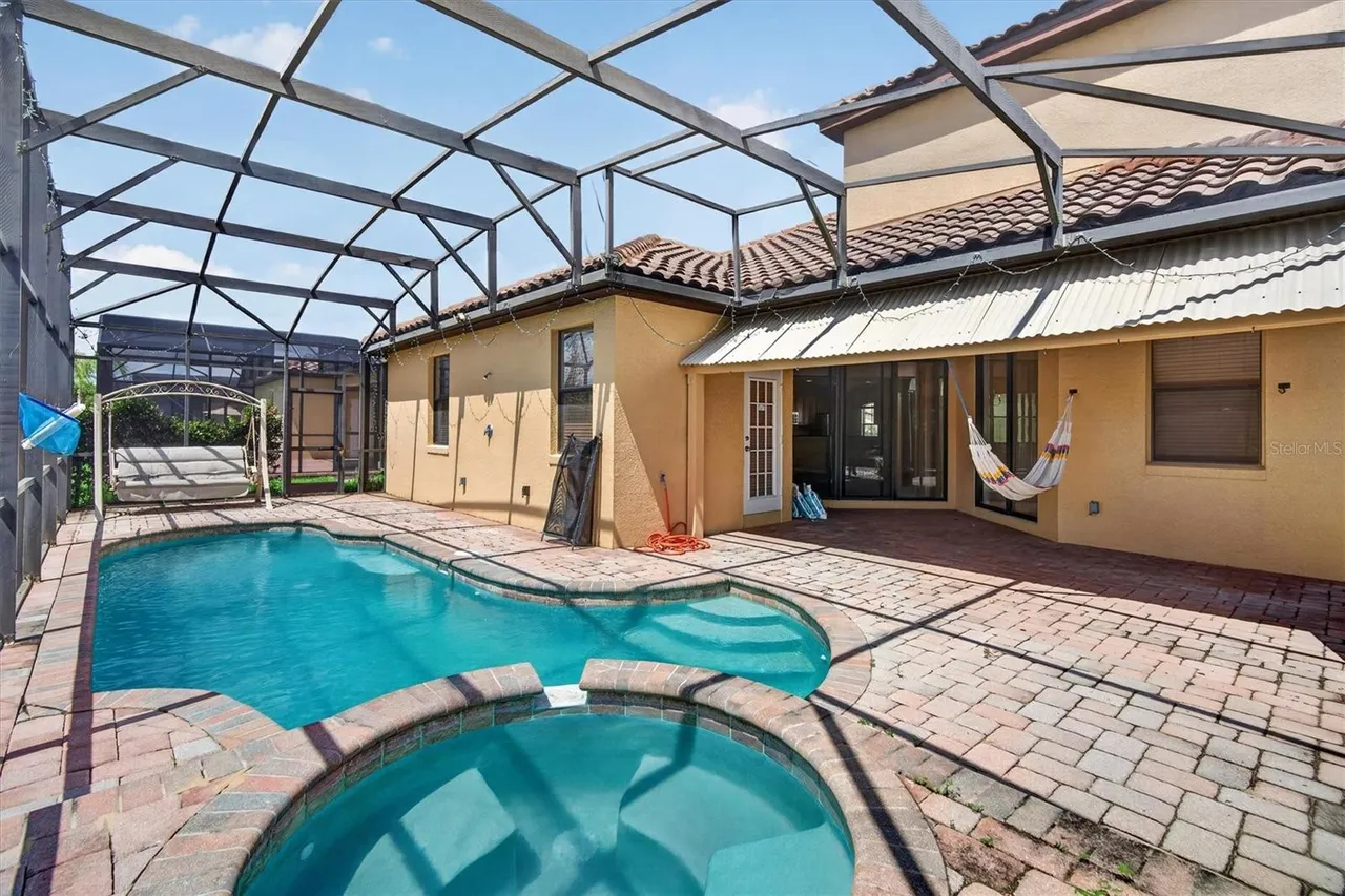 Slide show image of the Orlando Florida Home for Sale 46