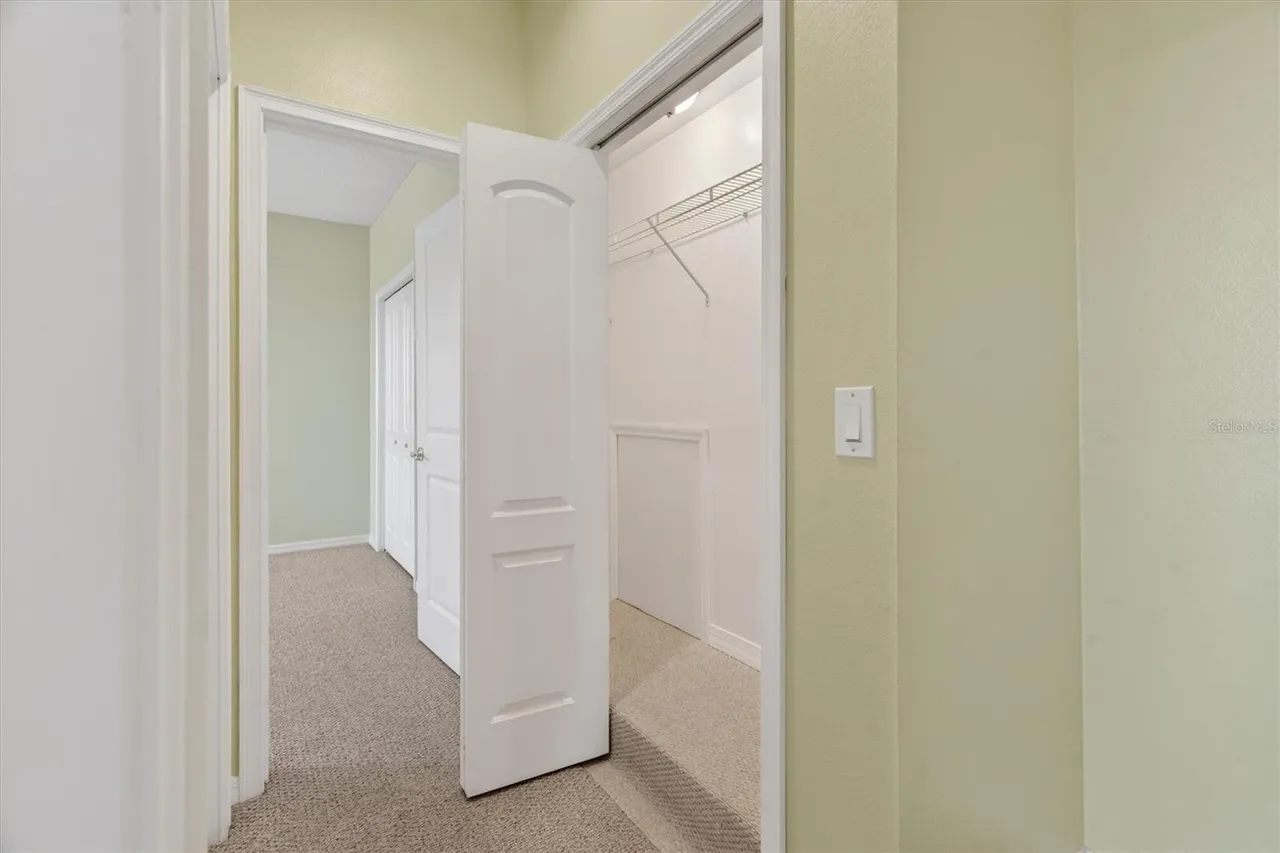 Slide show image of the Orlando Florida Home for Sale 51