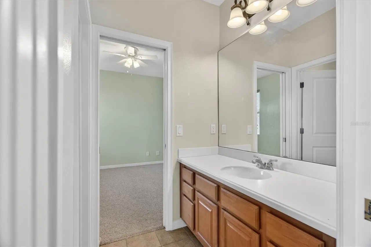 Slide show image of the Orlando Florida Home for Sale 54