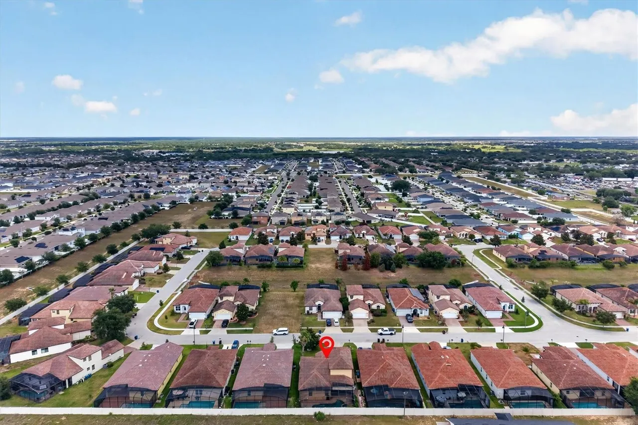 Slide show image of the Orlando Florida Home for Sale 63