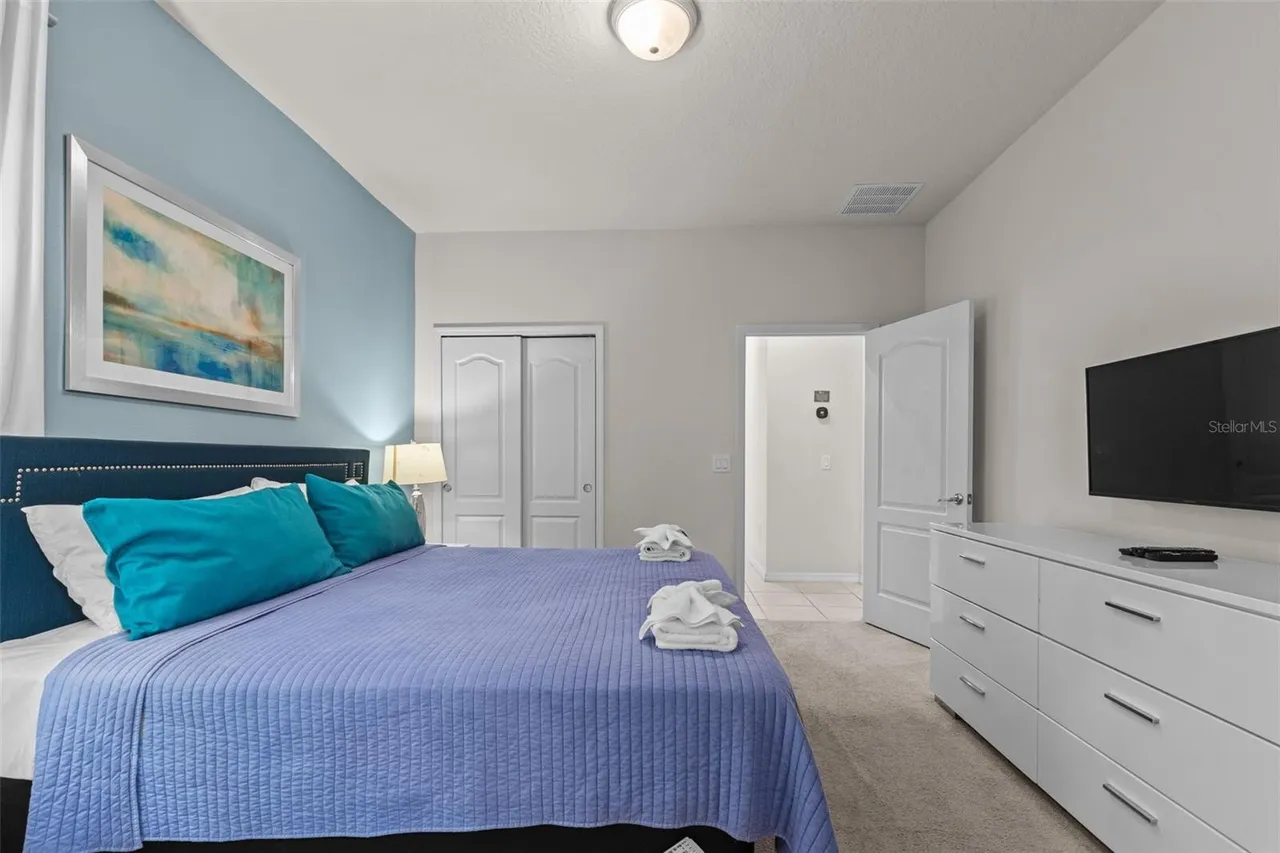 Slide show image of the Orlando Florida Home for Sale 16