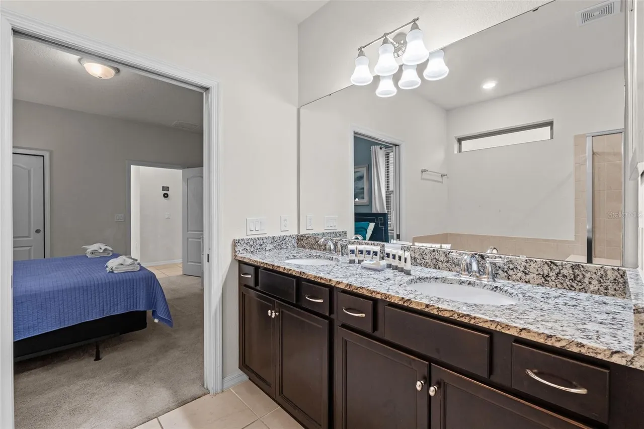 Slide show image of the Orlando Florida Home for Sale 18