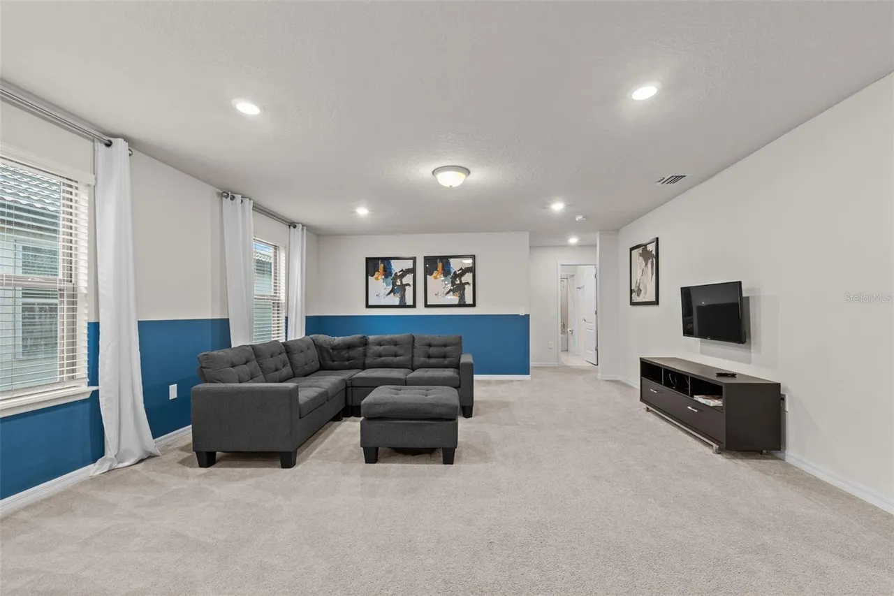 Slide show image of the Orlando Florida Home for Sale 22