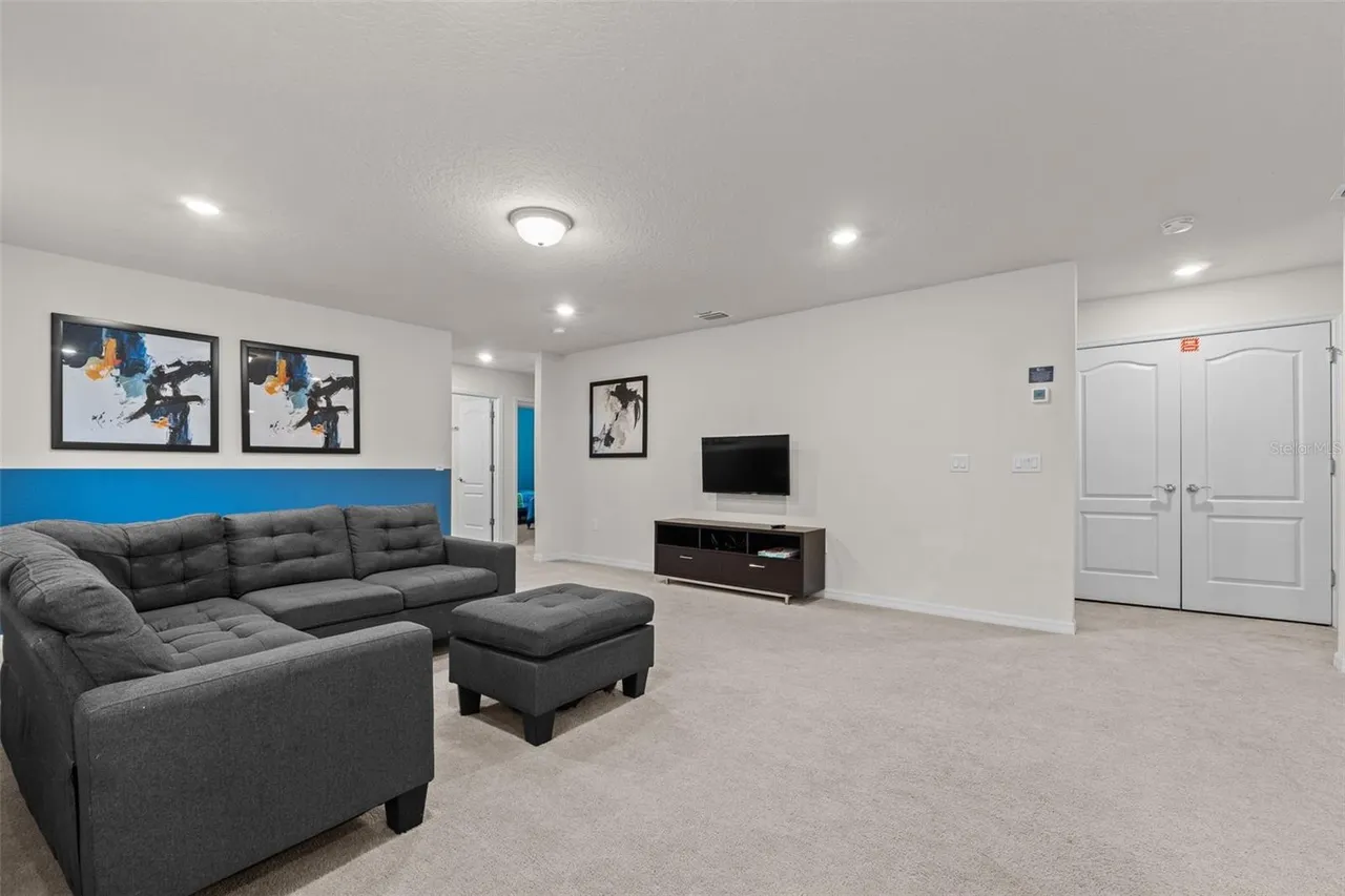 Slide show image of the Orlando Florida Home for Sale 23