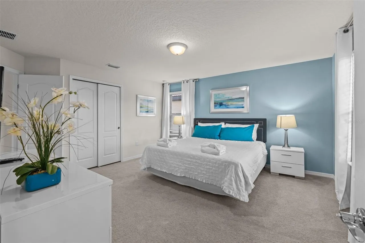 Slide show image of the Orlando Florida Home for Sale 26