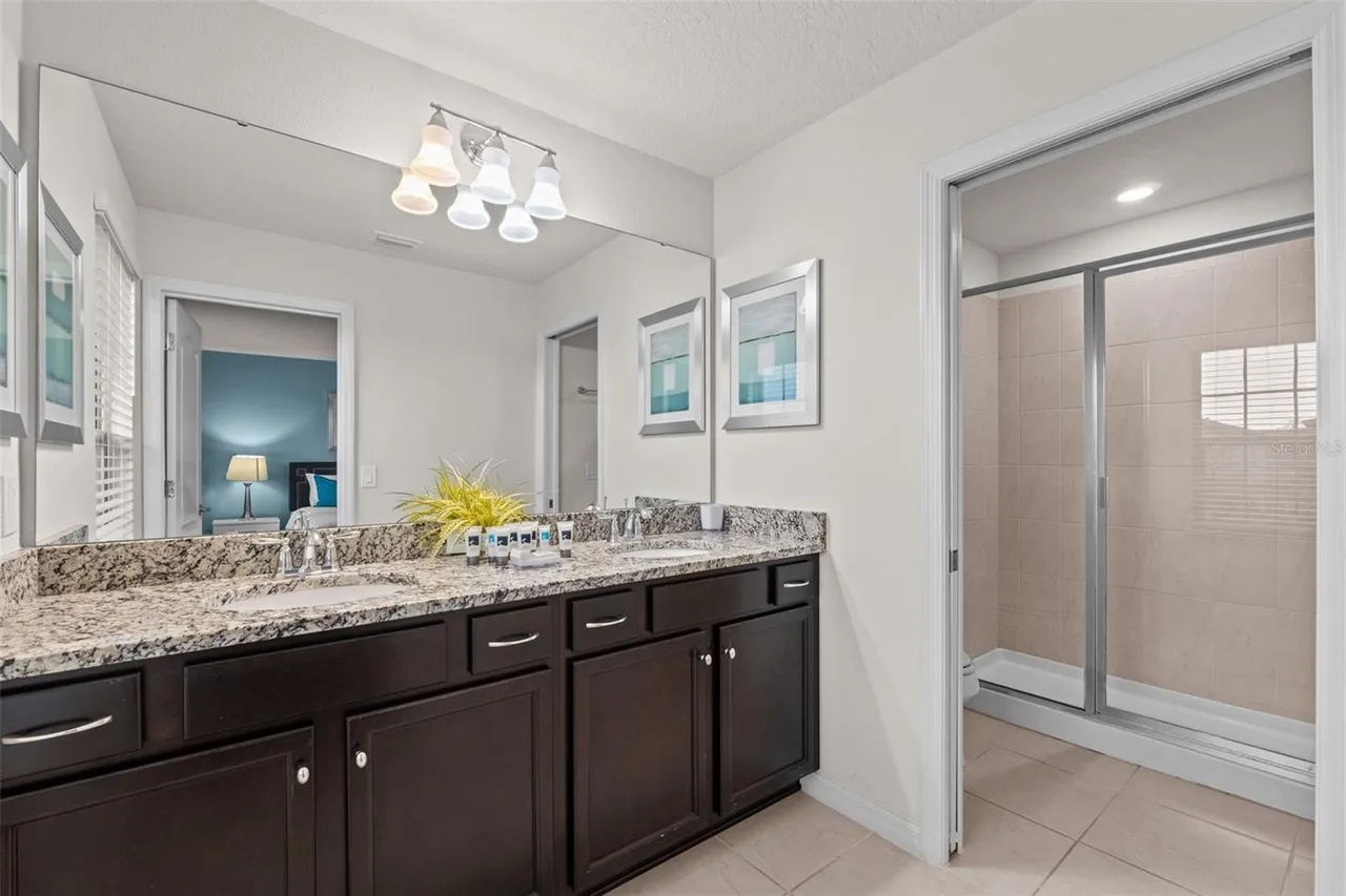 Slide show image of the Orlando Florida Home for Sale 28