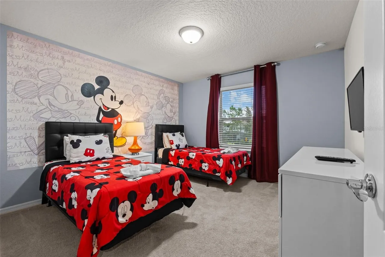 Slide show image of the Orlando Florida Home for Sale 30