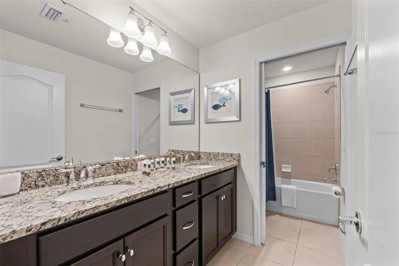 Slide show image of the Orlando Florida Home for Sale 33