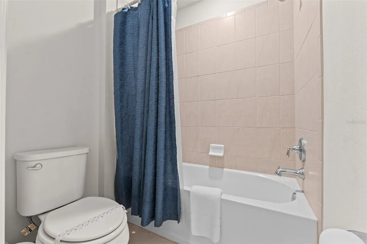 Slide show image of the Orlando Florida Home for Sale 34