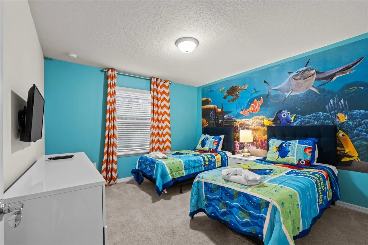 Slide show image of the Orlando Florida Home for Sale 35