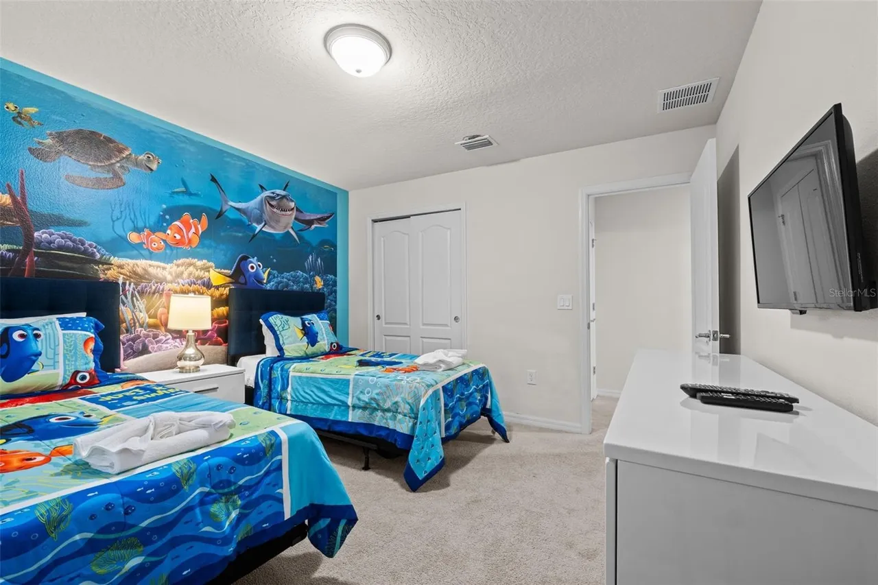 Slide show image of the Orlando Florida Home for Sale 37