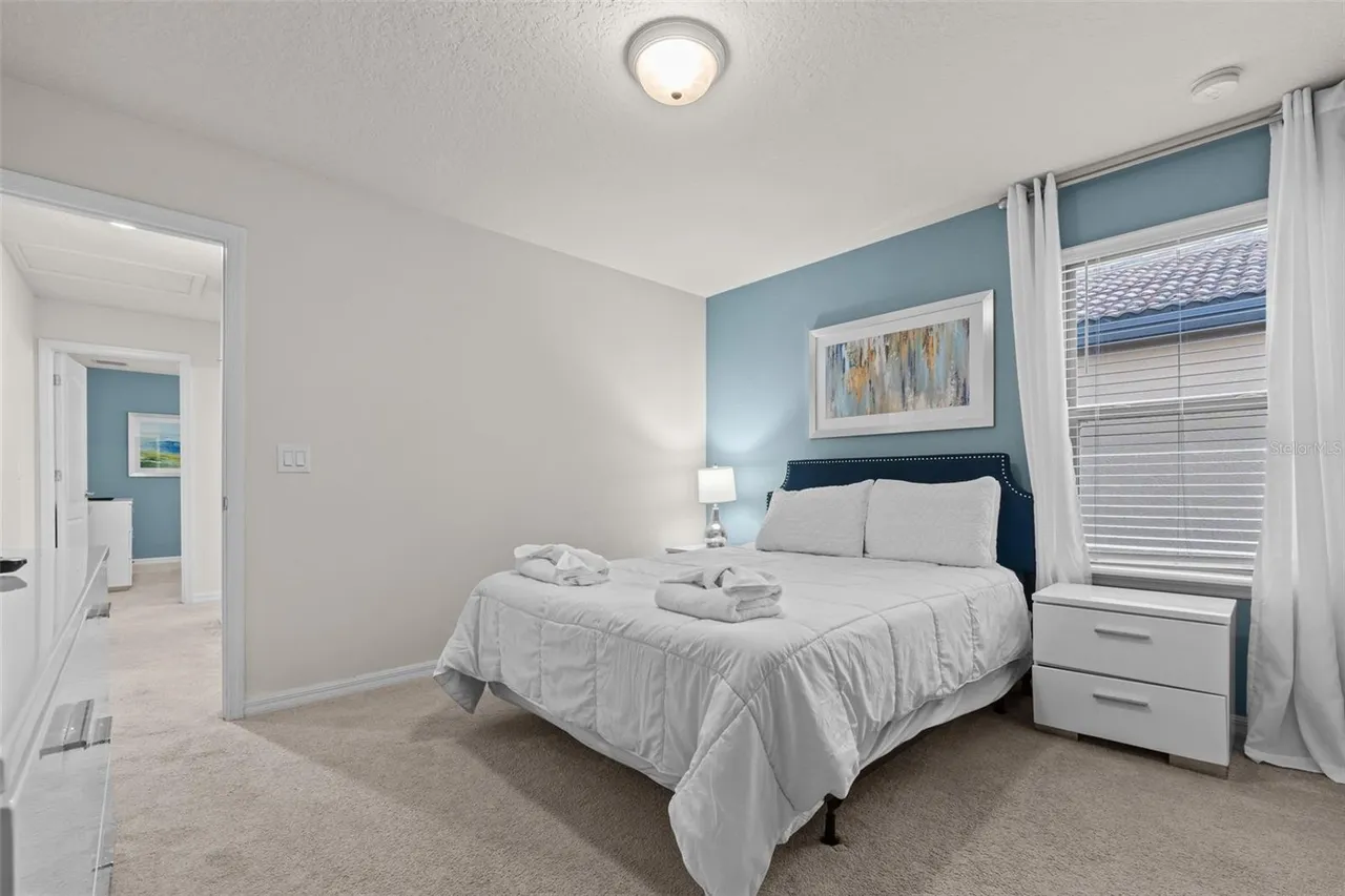 Slide show image of the Orlando Florida Home for Sale 39