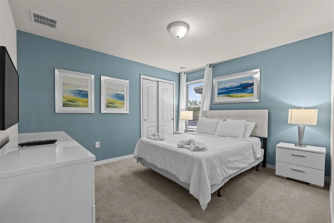 Slide show image of the Orlando Florida Home for Sale 40