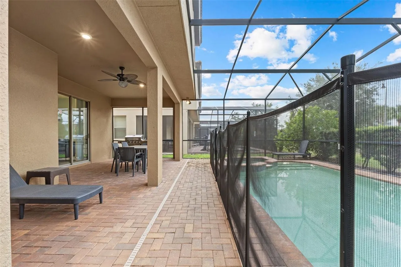 Slide show image of the Orlando Florida Home for Sale 46