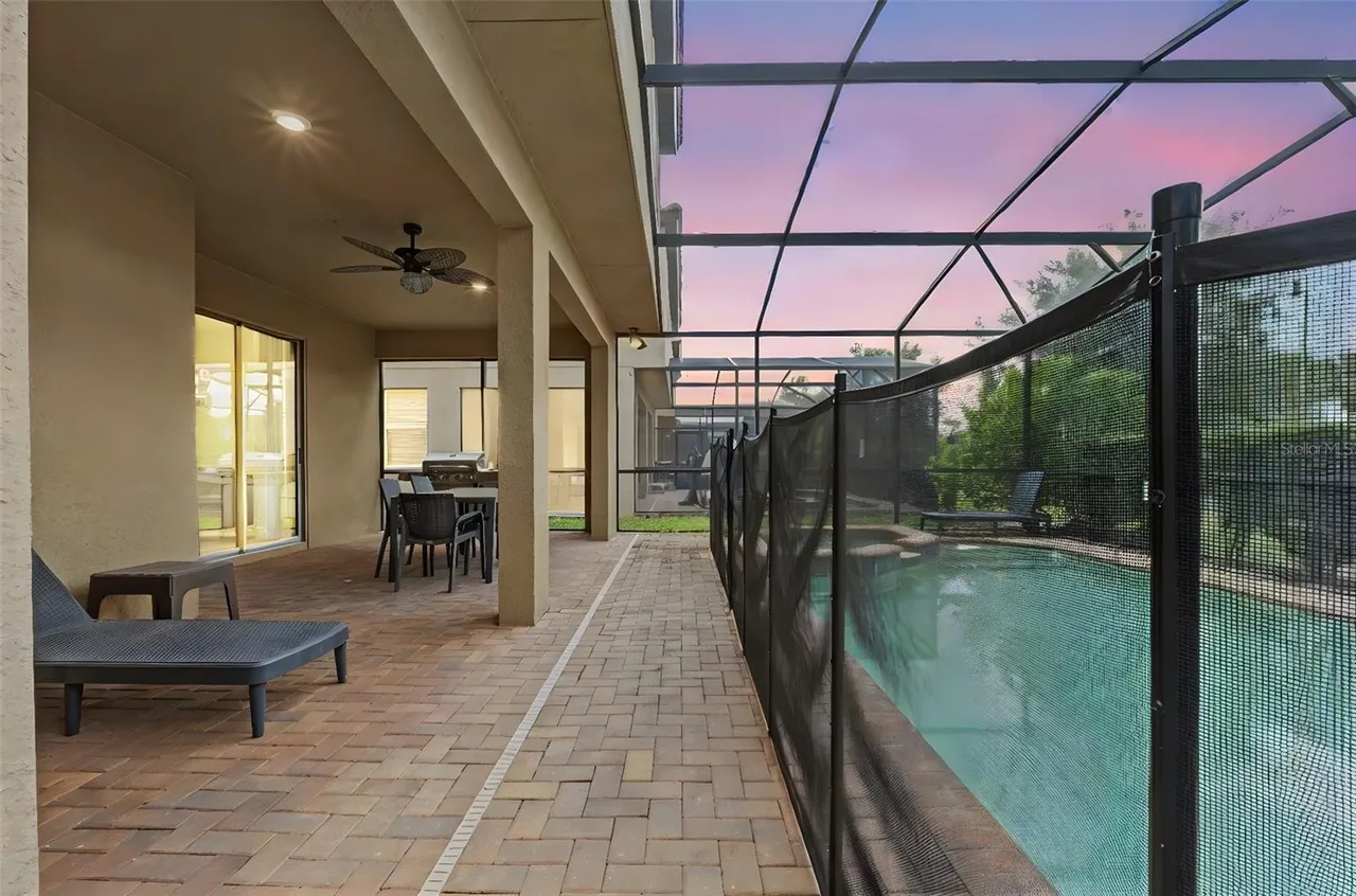 Slide show image of the Orlando Florida Home for Sale 47