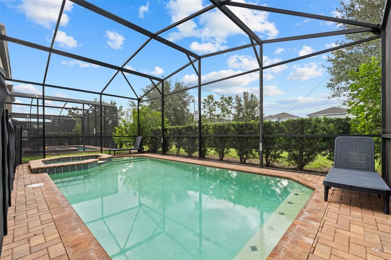 Slide show image of the Orlando Florida Home for Sale 48