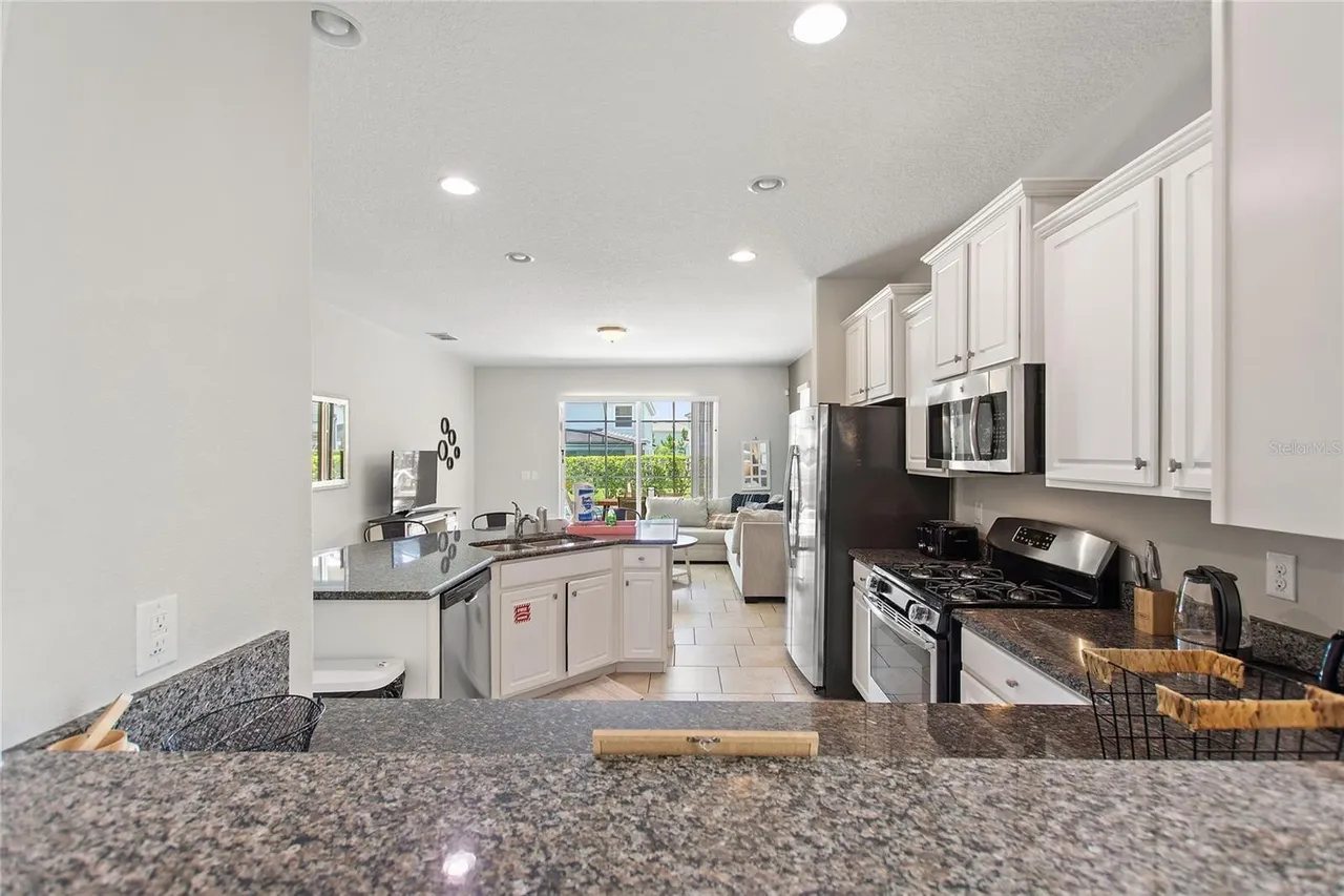 Slide show image of the Orlando Florida Home for Sale 11