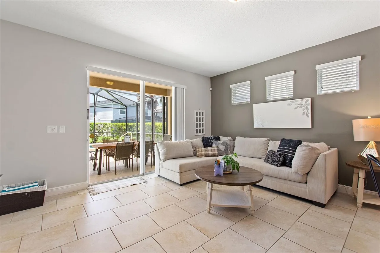 Slide show image of the Orlando Florida Home for Sale 16