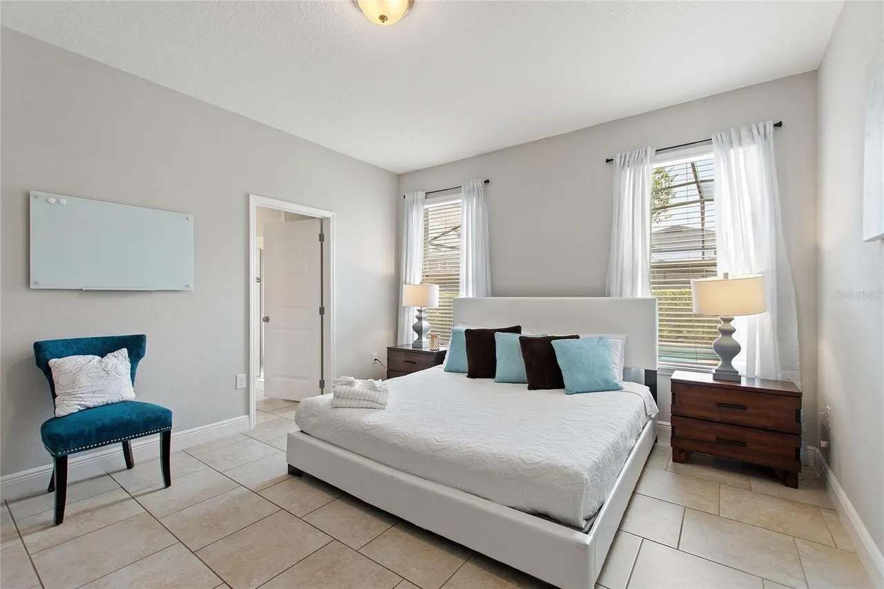 Slide show image of the Orlando Florida Home for Sale 18