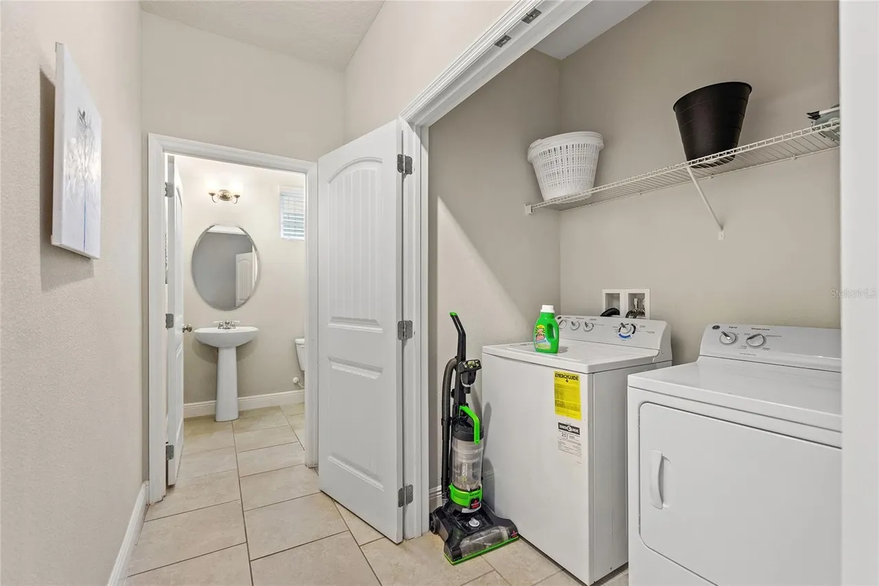 Slide show image of the Orlando Florida Home for Sale 22