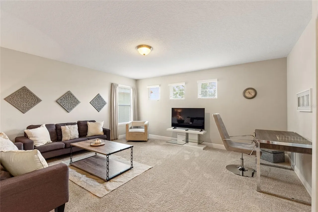 Slide show image of the Orlando Florida Home for Sale 24
