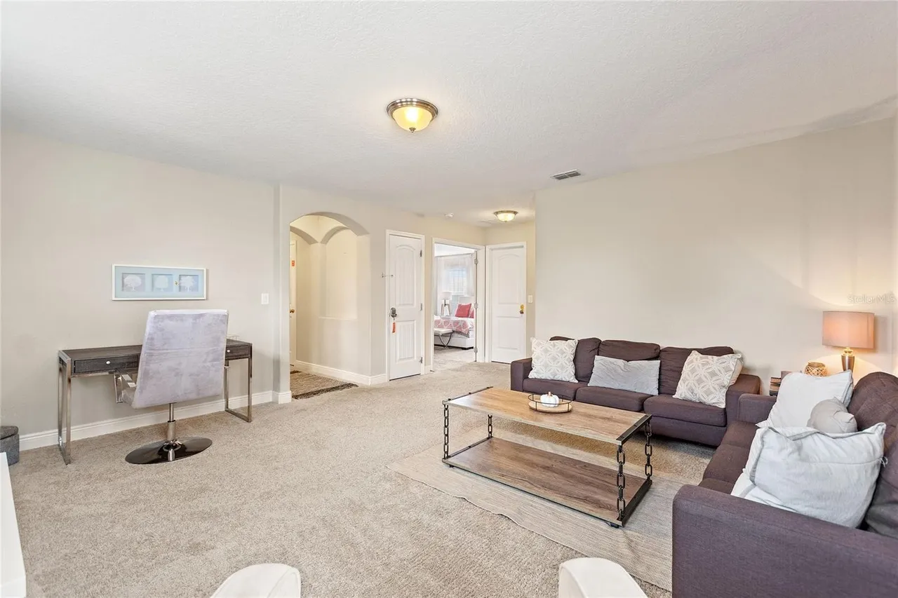 Slide show image of the Orlando Florida Home for Sale 26