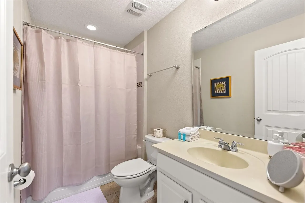 Slide show image of the Orlando Florida Home for Sale 27