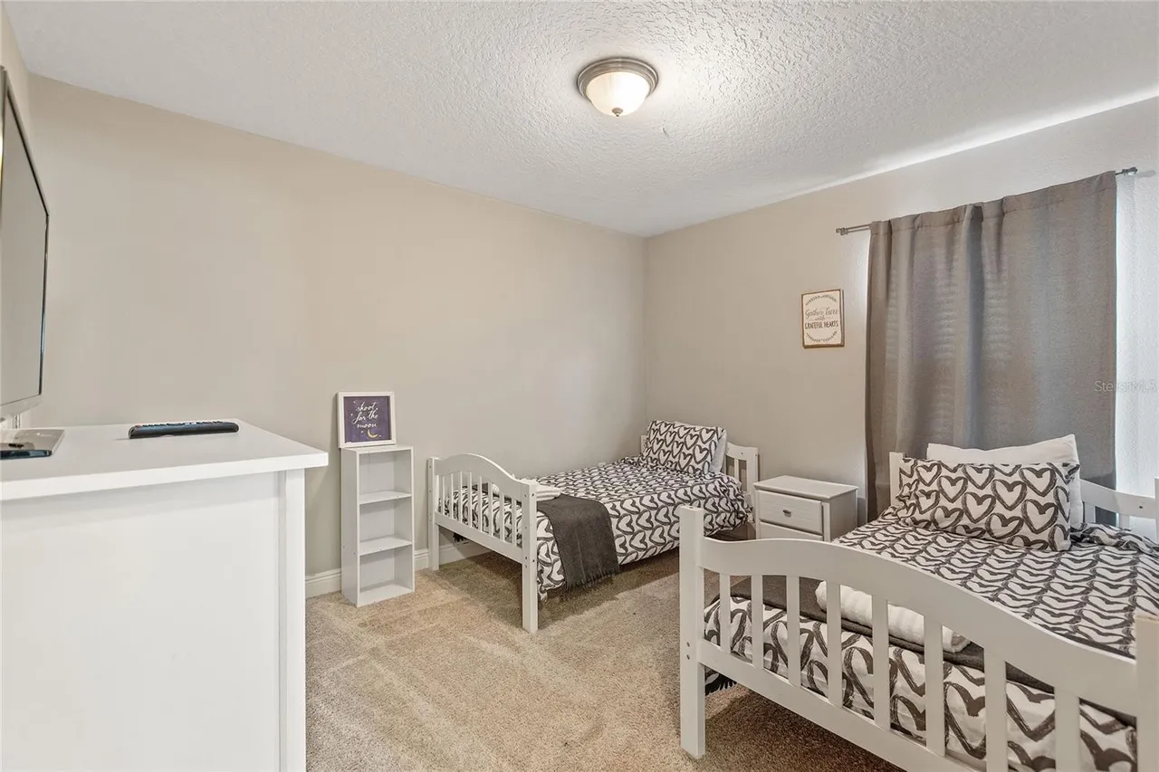 Slide show image of the Orlando Florida Home for Sale 28