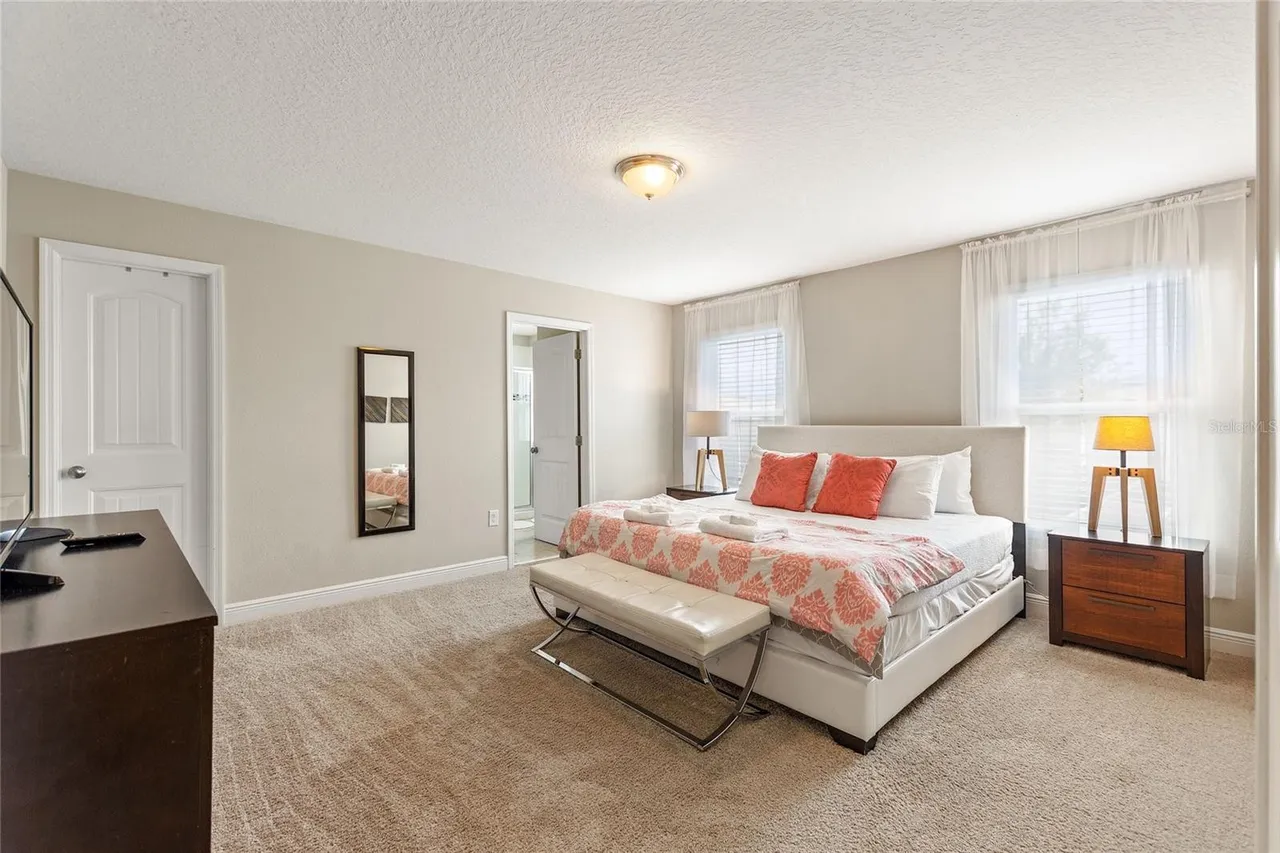 Slide show image of the Orlando Florida Home for Sale 30