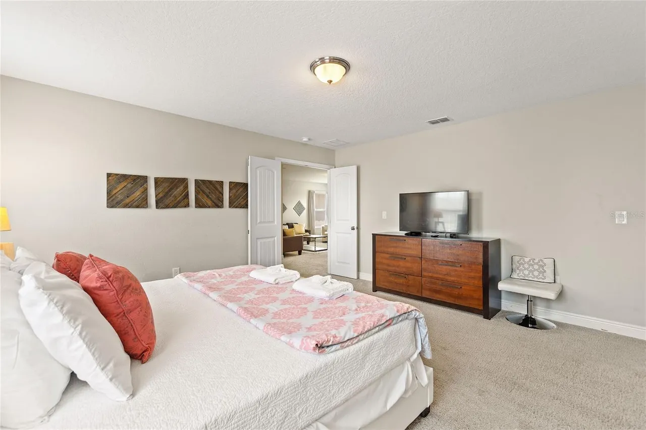 Slide show image of the Orlando Florida Home for Sale 31