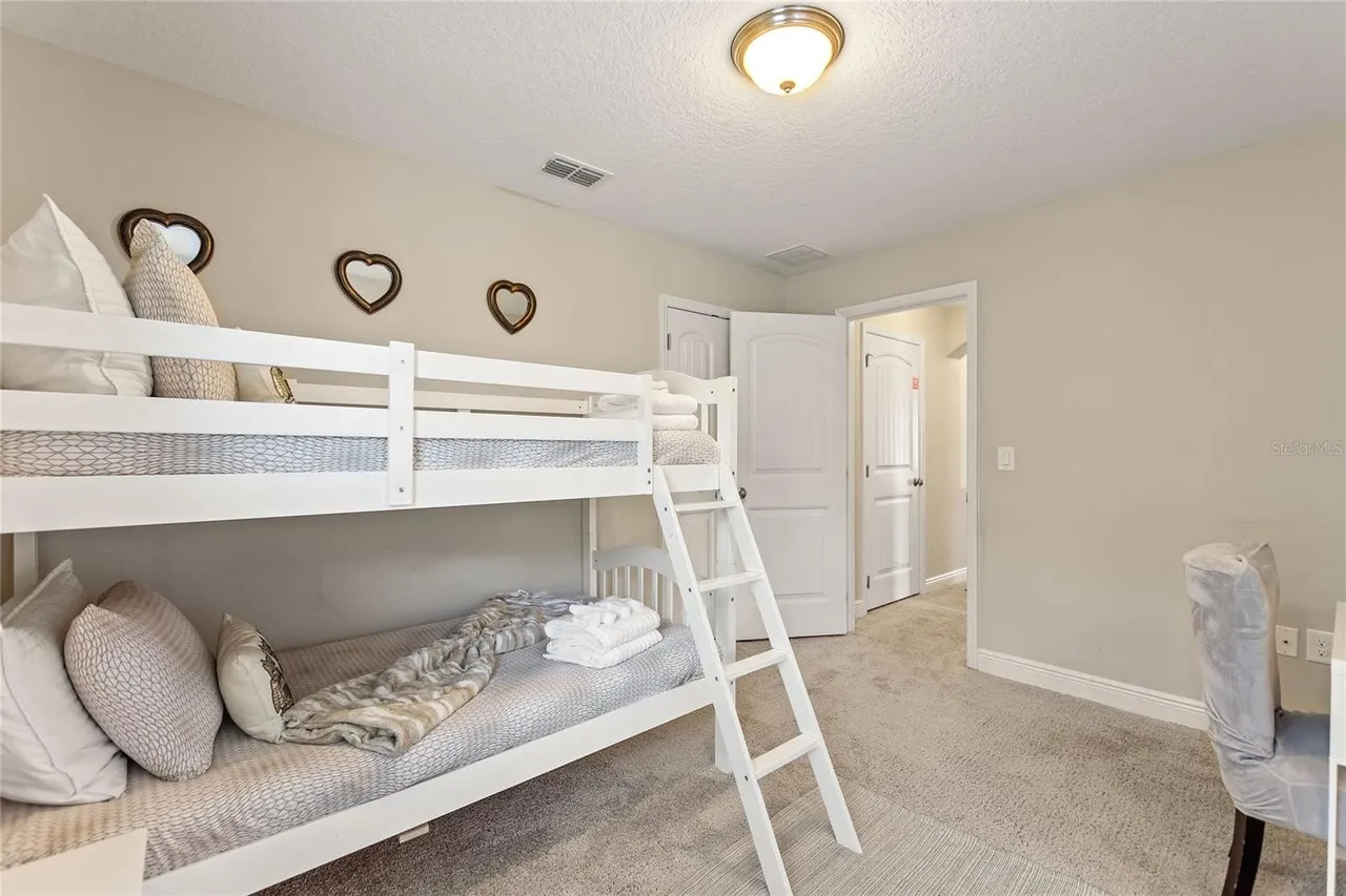 Slide show image of the Orlando Florida Home for Sale 34