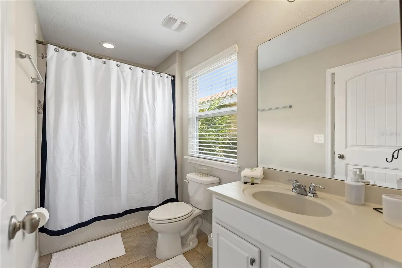Slide show image of the Orlando Florida Home for Sale 35