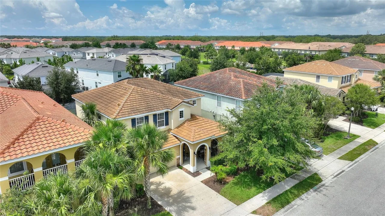 Slide show image of the Orlando Florida Home for Sale 38