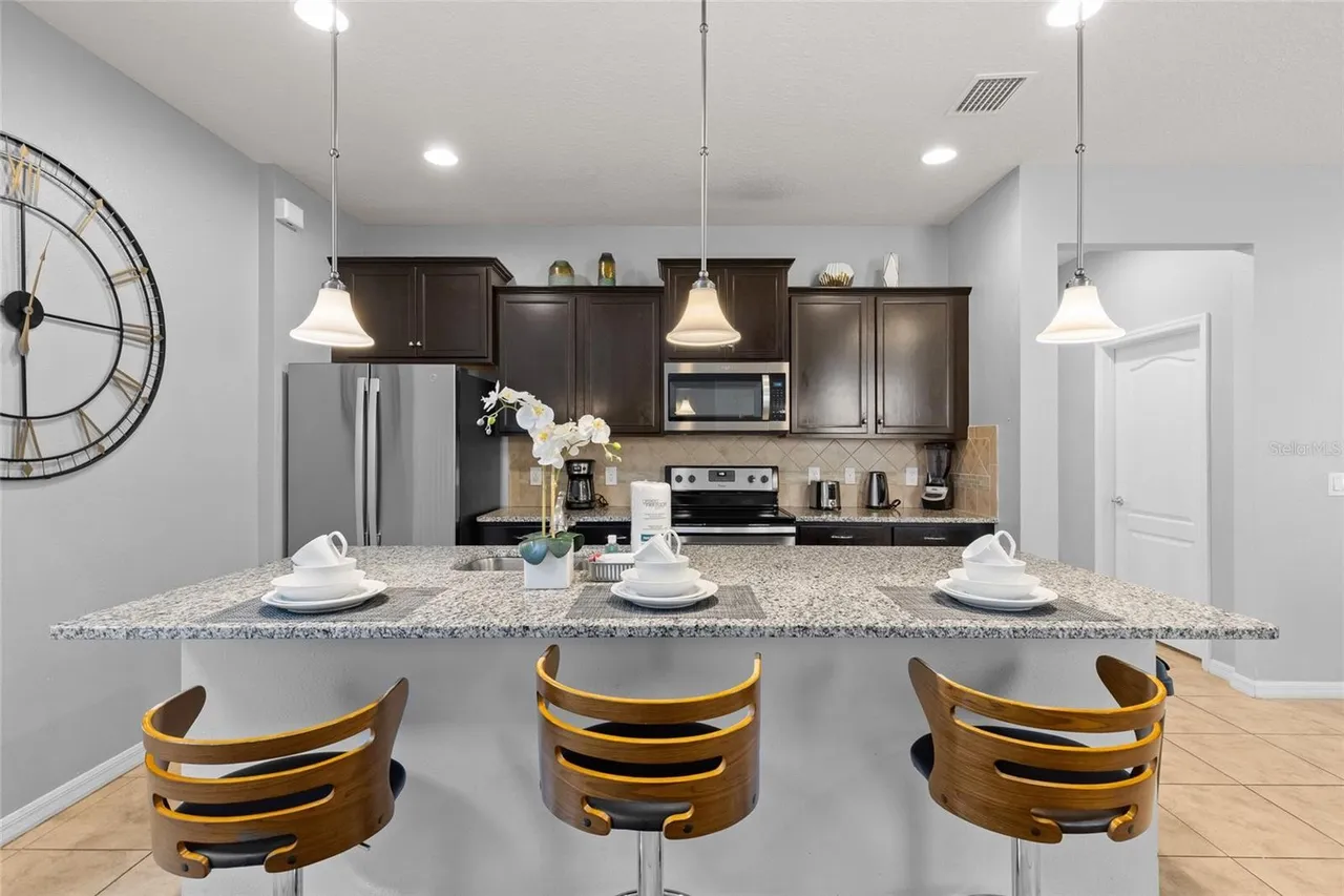 Slide show image of the Orlando Florida Home for Sale 11