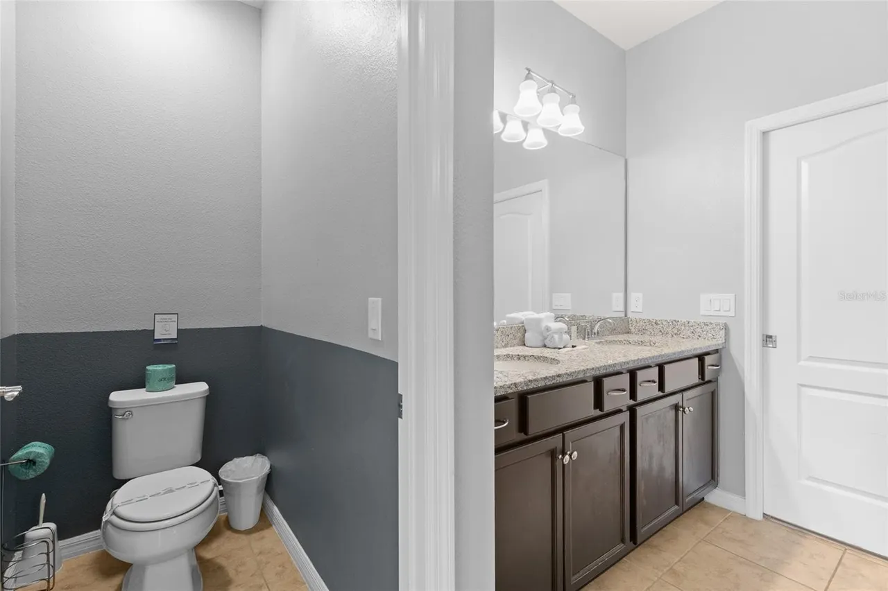 Slide show image of the Orlando Florida Home for Sale 16