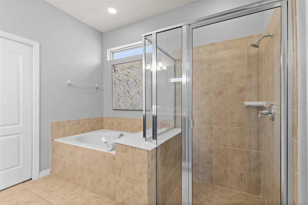 Slide show image of the Orlando Florida Home for Sale 17