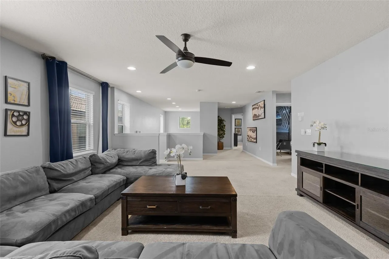 Slide show image of the Orlando Florida Home for Sale 22