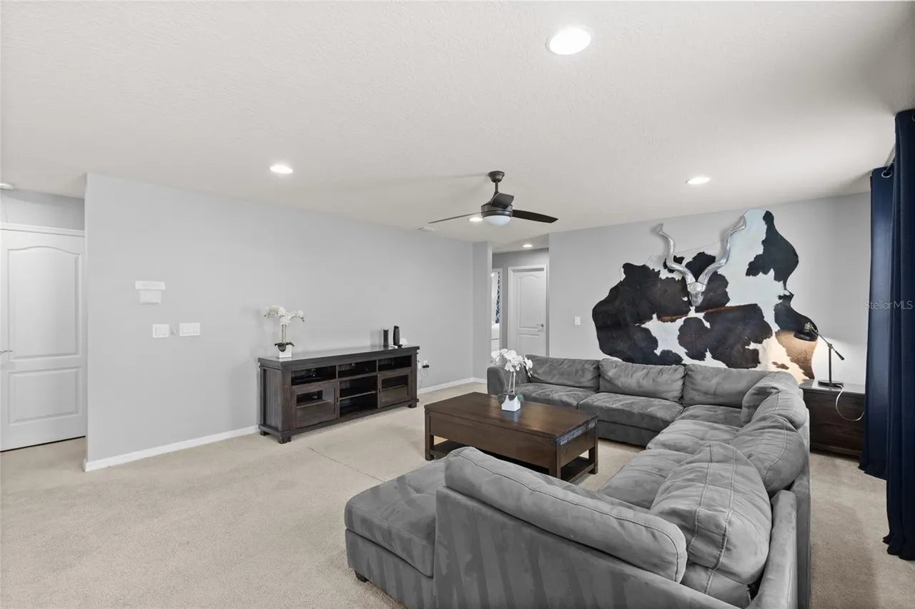 Slide show image of the Orlando Florida Home for Sale 23