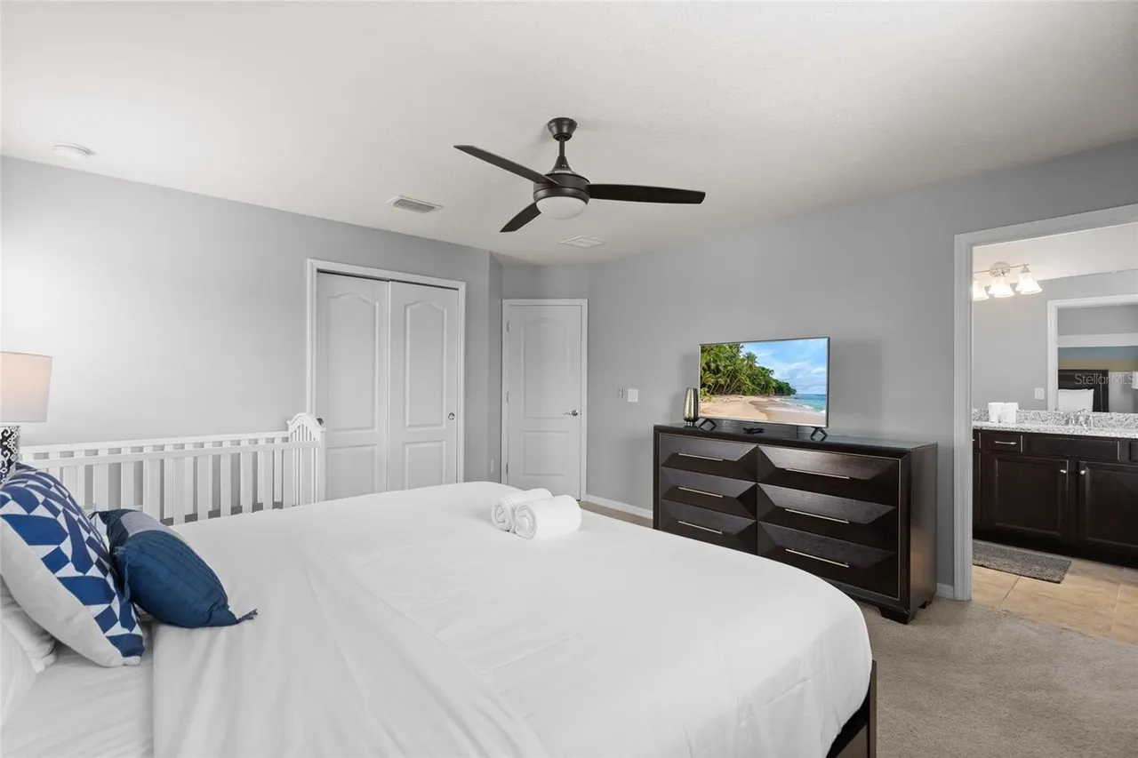 Slide show image of the Orlando Florida Home for Sale 25