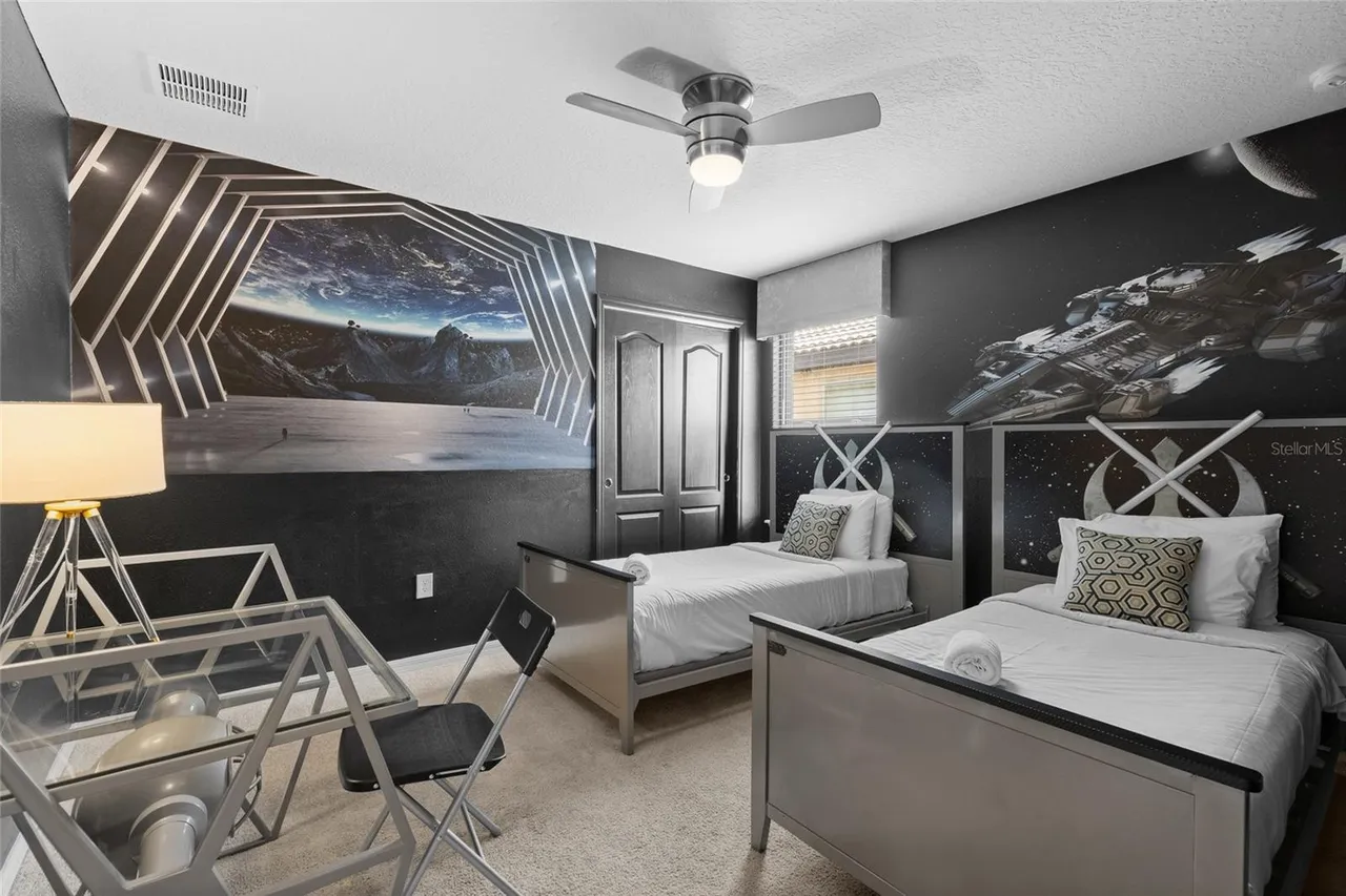 Slide show image of the Orlando Florida Home for Sale 28