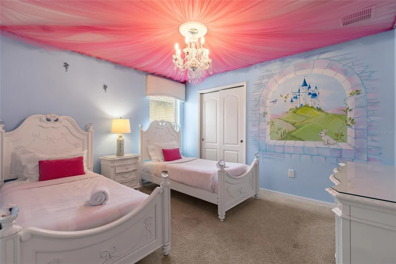 Slide show image of the Orlando Florida Home for Sale 29