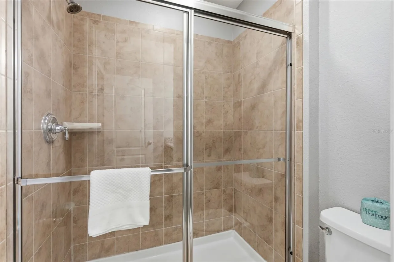 Slide show image of the Orlando Florida Home for Sale 31