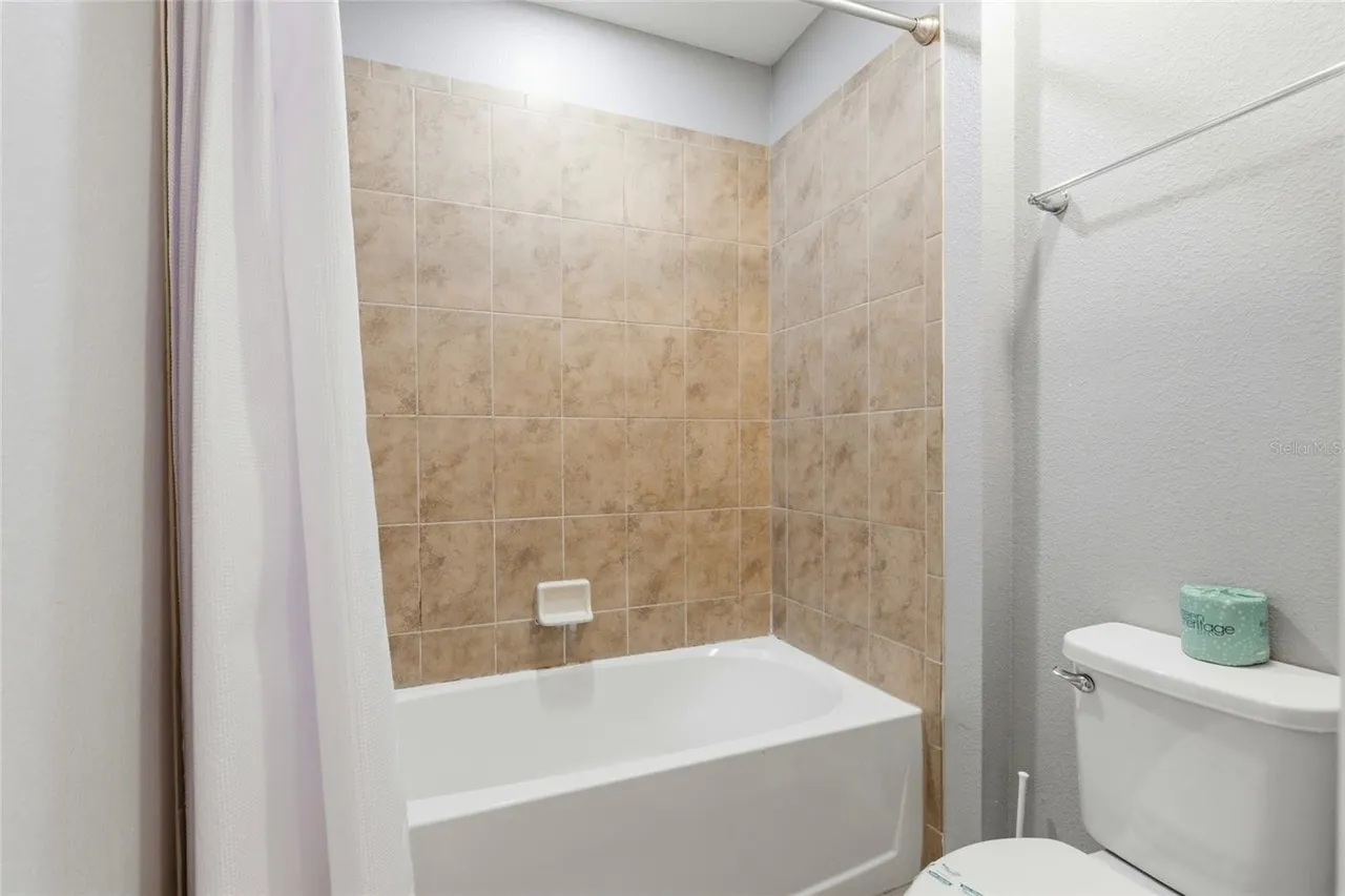 Slide show image of the Orlando Florida Home for Sale 35