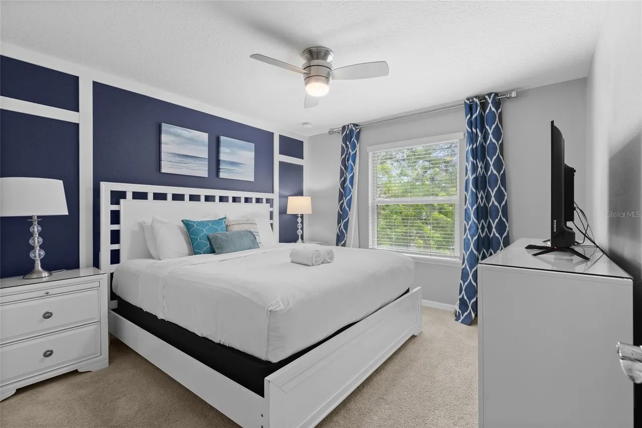 Slide show image of the Orlando Florida Home for Sale 36