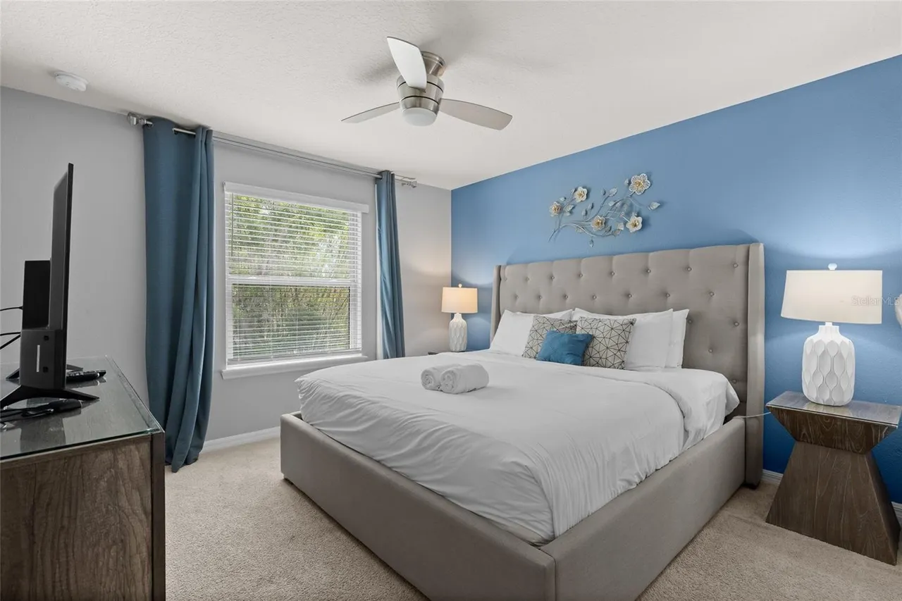 Slide show image of the Orlando Florida Home for Sale 37
