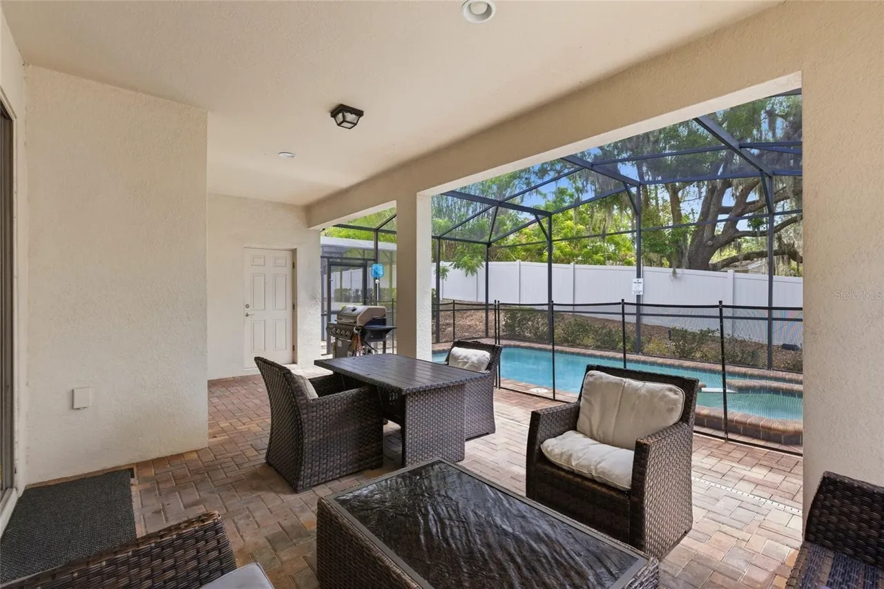 Slide show image of the Orlando Florida Home for Sale 38